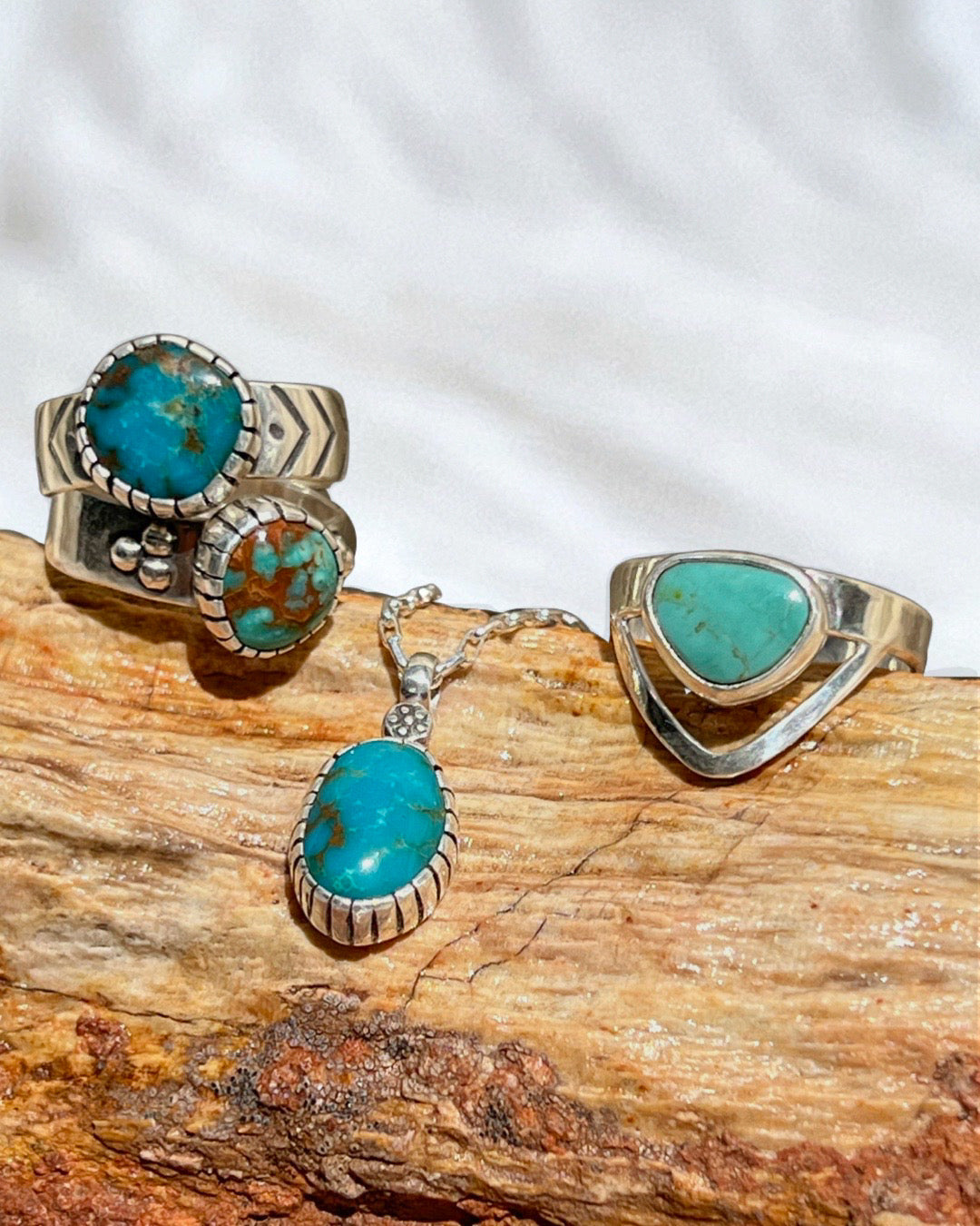 Cumpas Triangle Ring {sz.8.5}