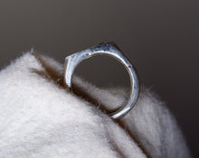 Load image into Gallery viewer, Owl&#39;s Eye Ring {sz.7}

