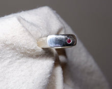 Load image into Gallery viewer, Owl&#39;s Eye Ring {sz.7}

