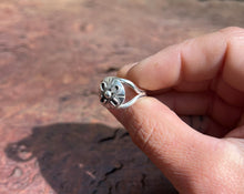 Load image into Gallery viewer, Campfire Ring {sz.7}
