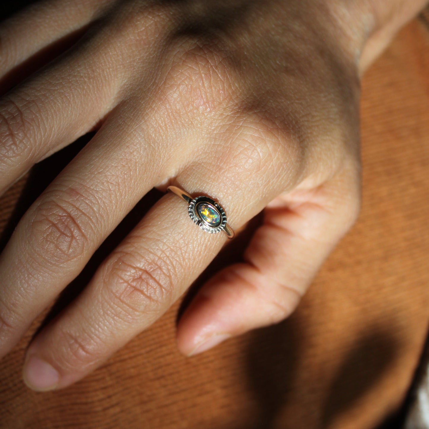 9ct Gold & Opal Sunburst Ring {sz.8}