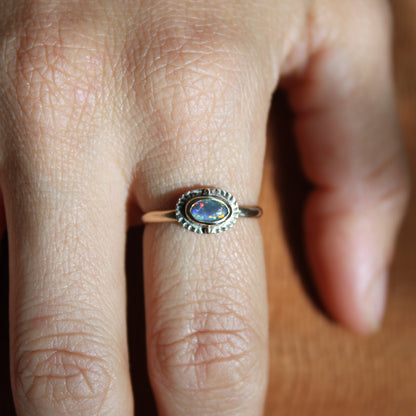 9ct Gold & Opal Sunburst Ring {sz.8}