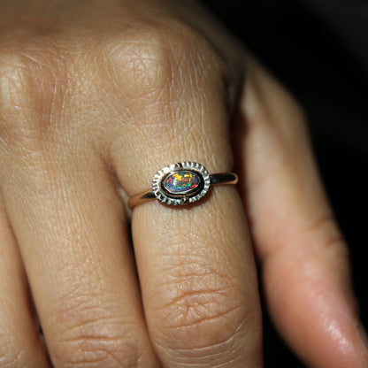 9ct Gold & Opal Sunburst Ring {sz.8}