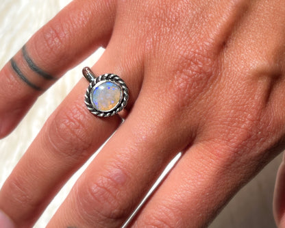 Round Lightning Ridge Opal Ring {sz.7}