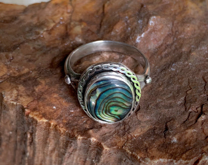 Paua Ring {sz.6.5}