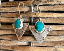 Load image into Gallery viewer, Triangle Cumpas Earrings
