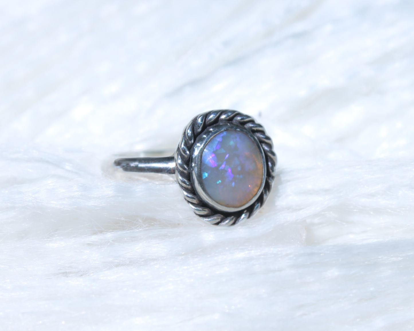 Round Lightning Ridge Opal Ring {sz.7}