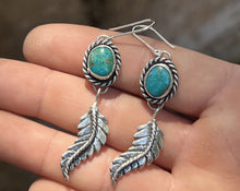 Load image into Gallery viewer, Feather Cumpas Earrings
