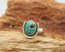 Load image into Gallery viewer, Turquoise Lucky Horseshoe Ring {sz.7.5}
